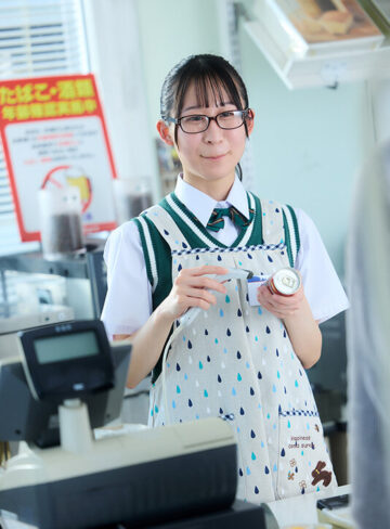 [ ミニ系 小柄 ]街で見かけるあの子にこっそり精子飲ませたかったんだ…クロワッサン、ケーキ、プリン、ドリンクに特製ホワイトシロップを添えて…そして最後は、たぎる精液を生飲みさせるのが私たちの使命。